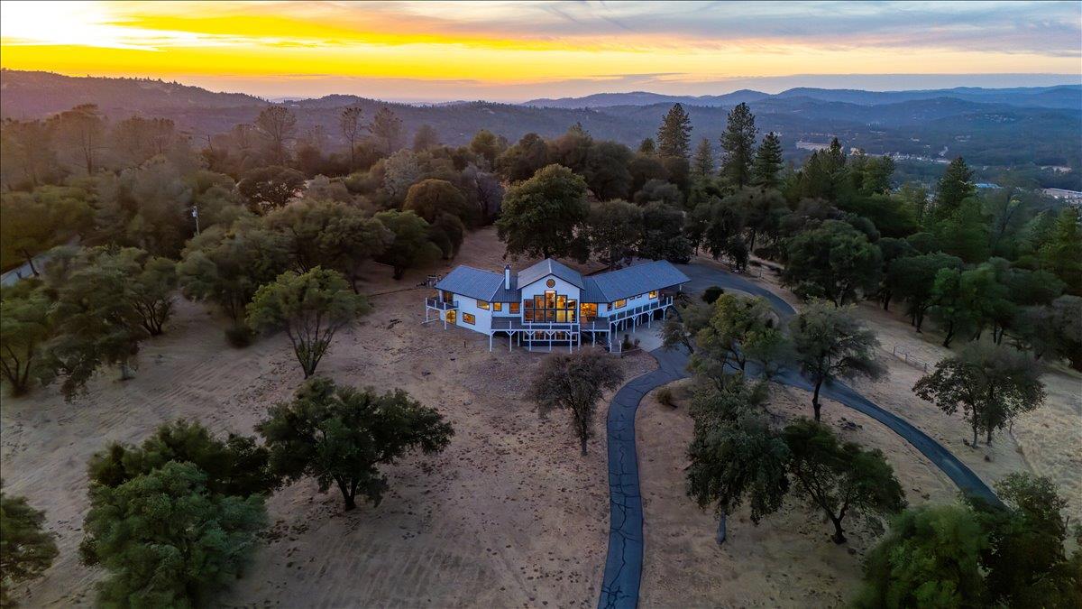 Penn Valley, California, 95946, United States, 4 Bedrooms Bedrooms, ,5 BathroomsBathrooms,Residential,Active,1941359