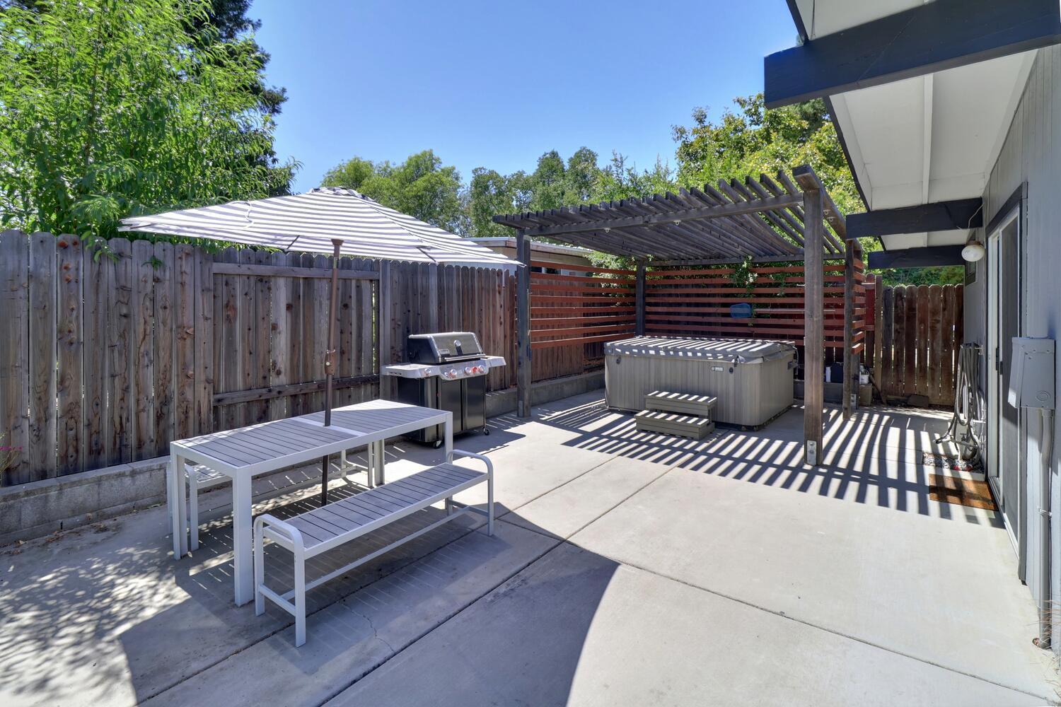 Davis, California, 95616, United States, 4 Bedrooms Bedrooms, ,3 BathroomsBathrooms,Residential,Active,1922279