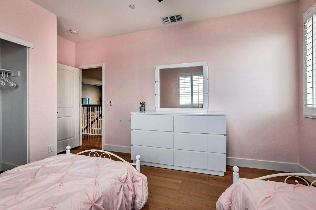 Roseville, California, 95747, United States, 5 Bedrooms Bedrooms, ,4 BathroomsBathrooms,Residential,Active,2039023