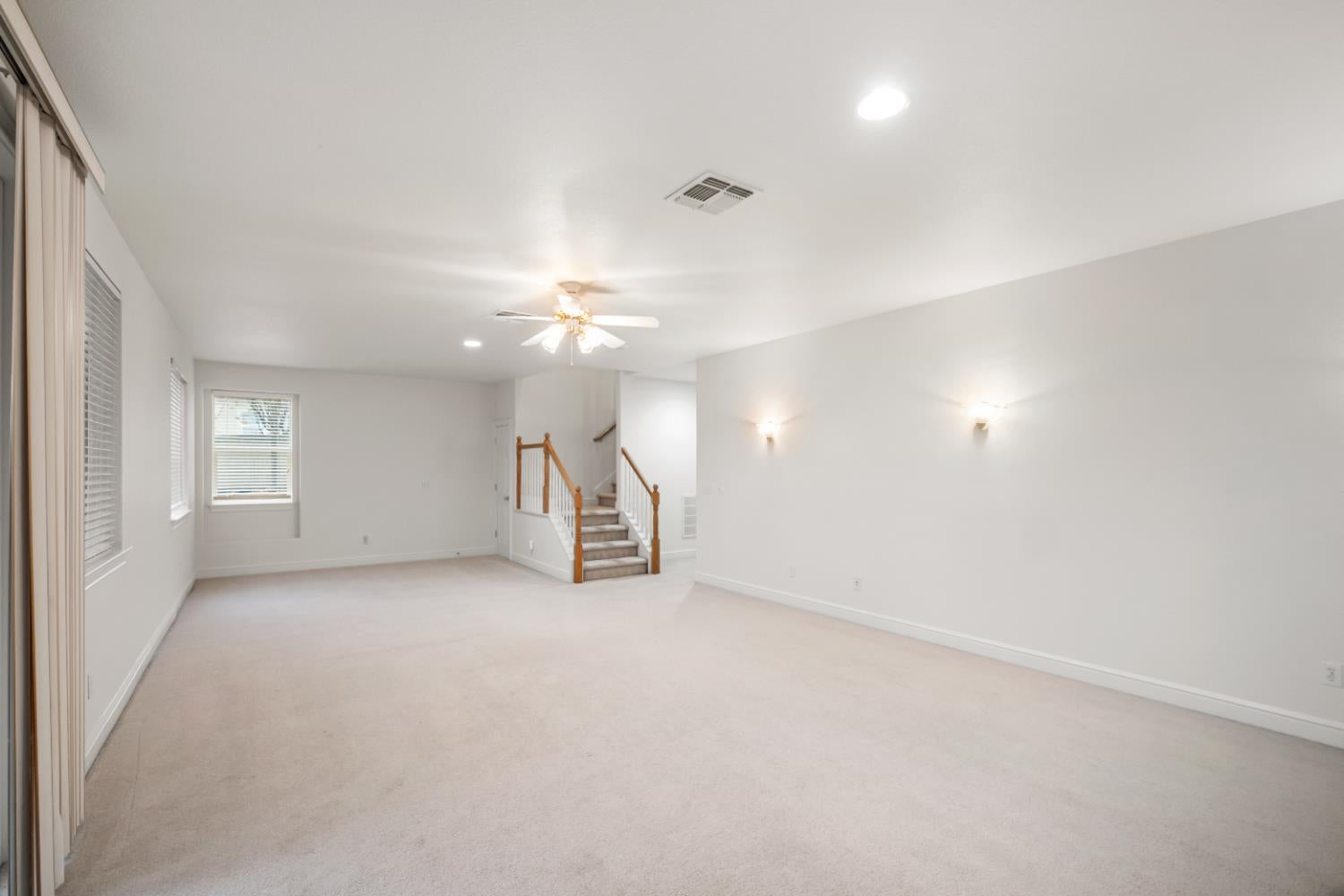 Roseville, California, 95661, United States, 5 Bedrooms Bedrooms, ,4 BathroomsBathrooms,Residential,Active,2006825