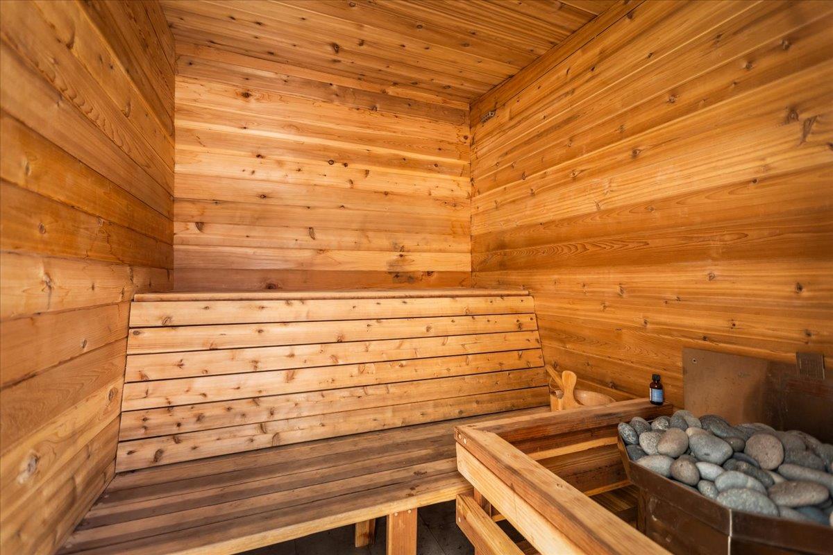 Nevada City, California, 95959, United States, 7 Bedrooms Bedrooms, ,5 BathroomsBathrooms,Residential,Active,2011864