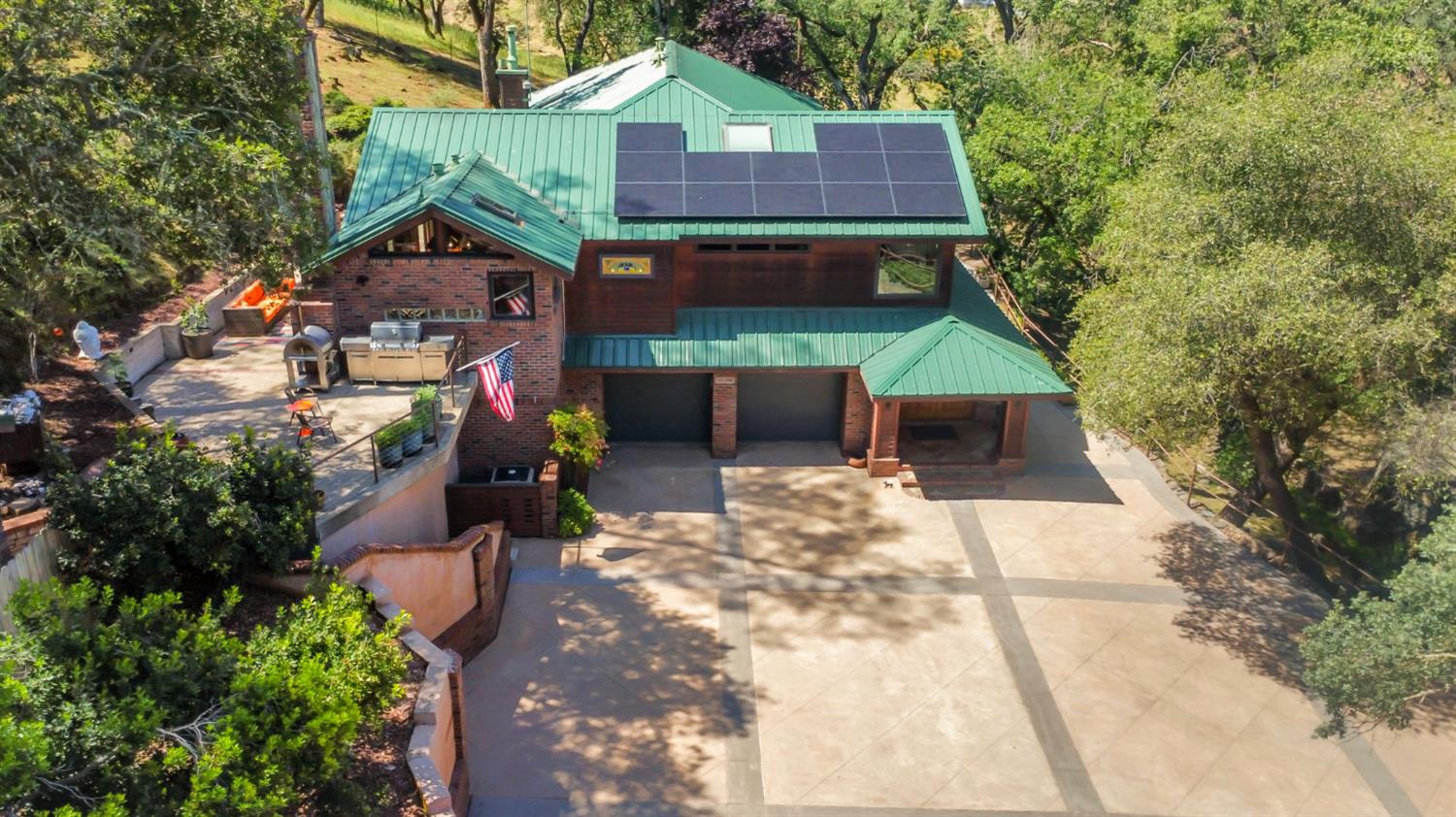 Sutter Creek, California, 95685, United States, 2 Bedrooms Bedrooms, ,4 BathroomsBathrooms,Residential,Active,2038151