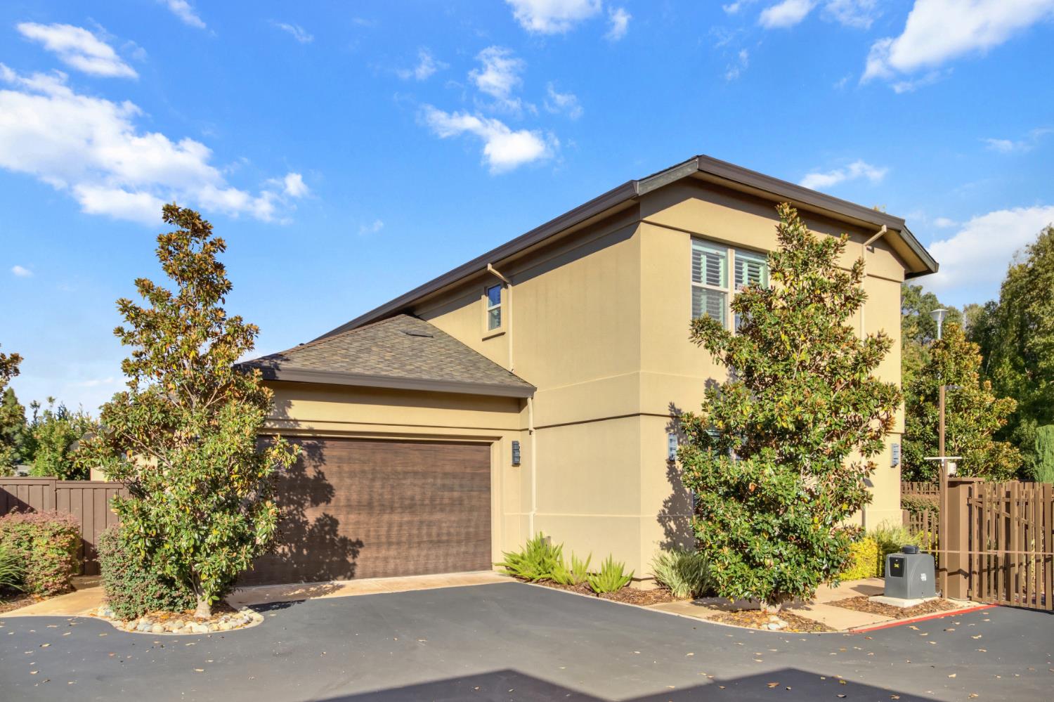 Sacramento, California, 95825, United States, 4 Bedrooms Bedrooms, ,4 BathroomsBathrooms,Residential,Active,1996302