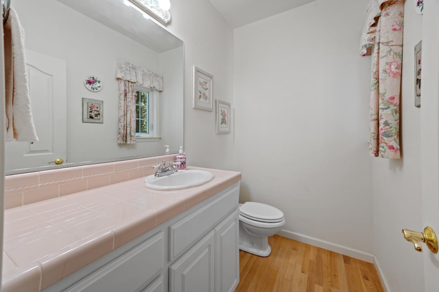 Nevada City, California, 95959, United States, 3 Bedrooms Bedrooms, ,4 BathroomsBathrooms,Residential,Active,1919052