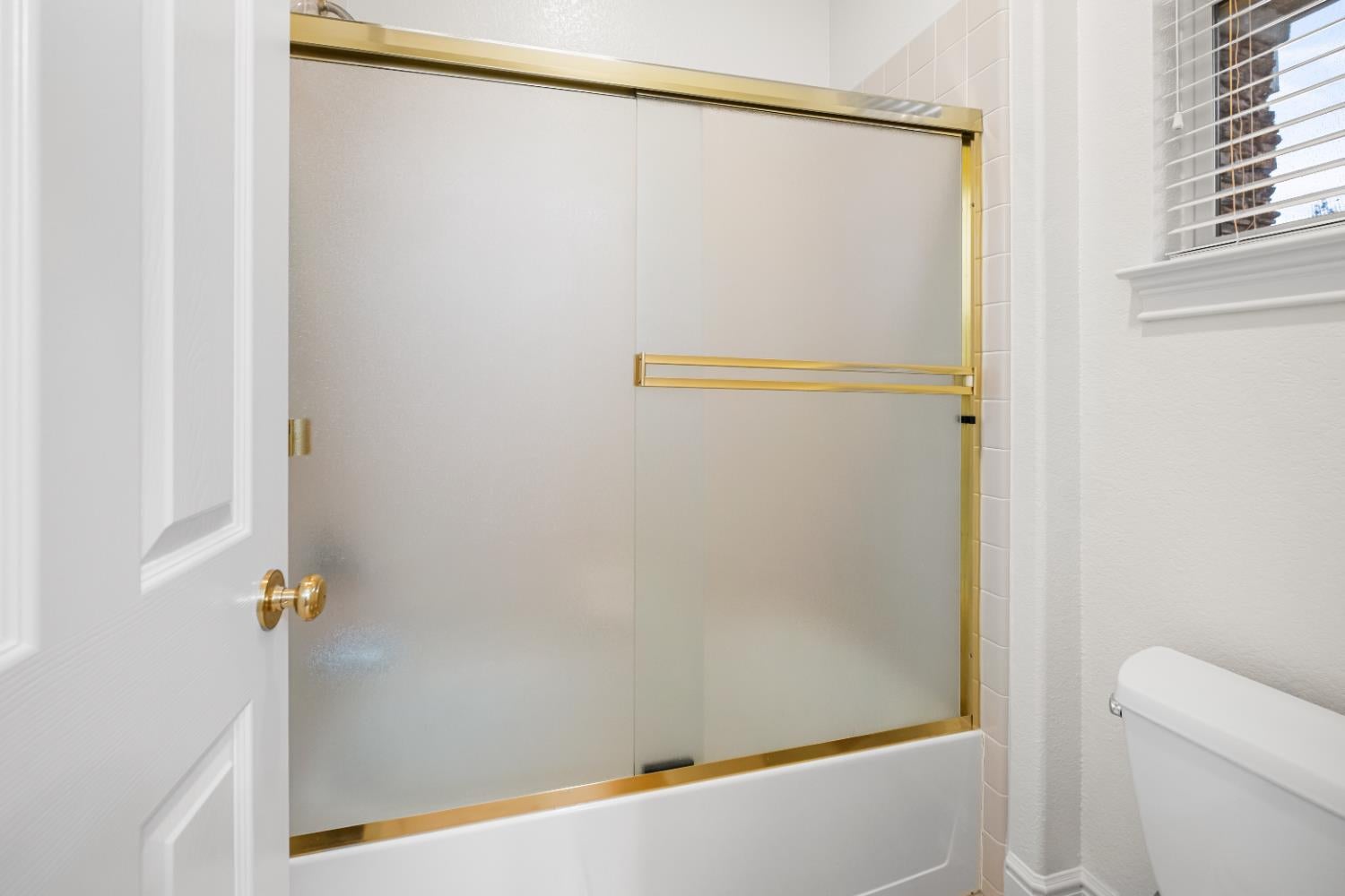 Roseville, California, 95661, United States, 5 Bedrooms Bedrooms, ,4 BathroomsBathrooms,Residential,Active,2006825