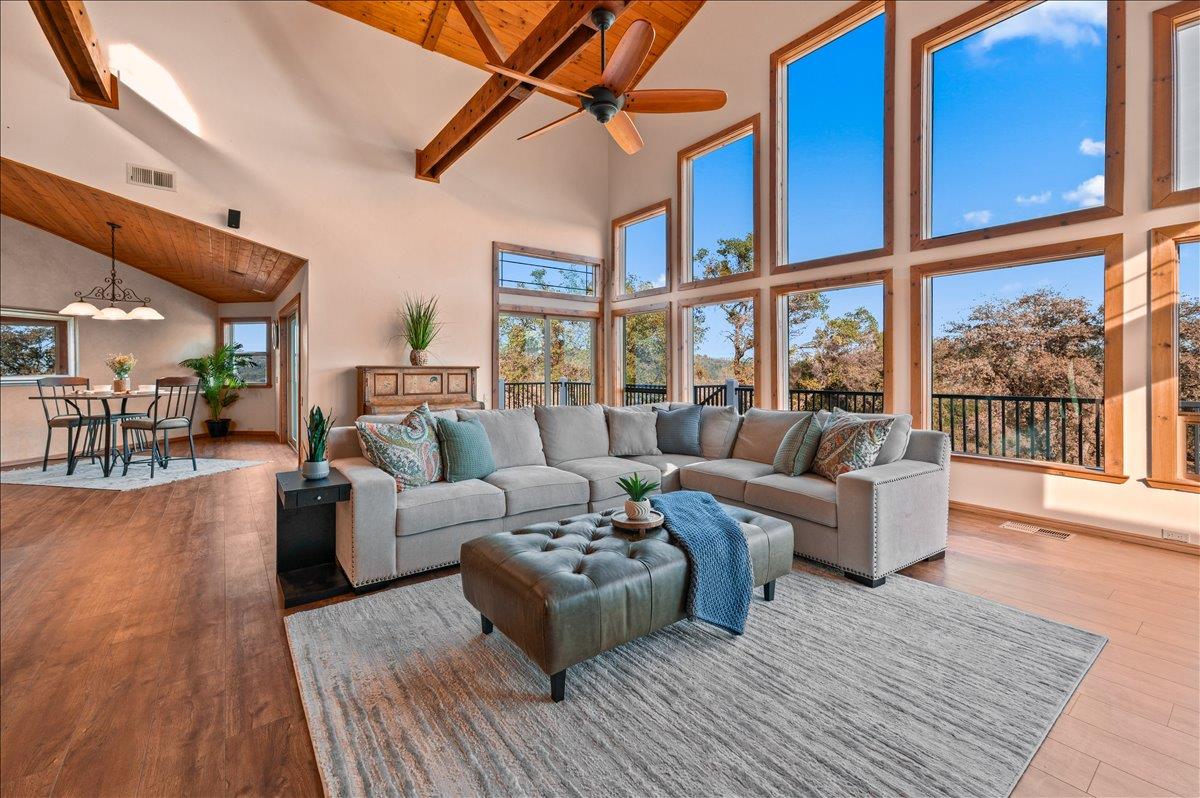 Penn Valley, California, 95946, United States, 4 Bedrooms Bedrooms, ,5 BathroomsBathrooms,Residential,Active,1941359