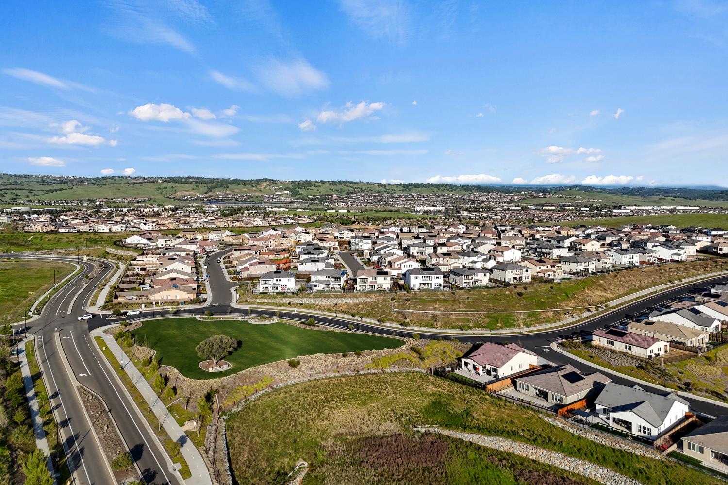 Folsom, California, 95630, United States, 4 Bedrooms Bedrooms, ,5 BathroomsBathrooms,Residential,Active,2008753