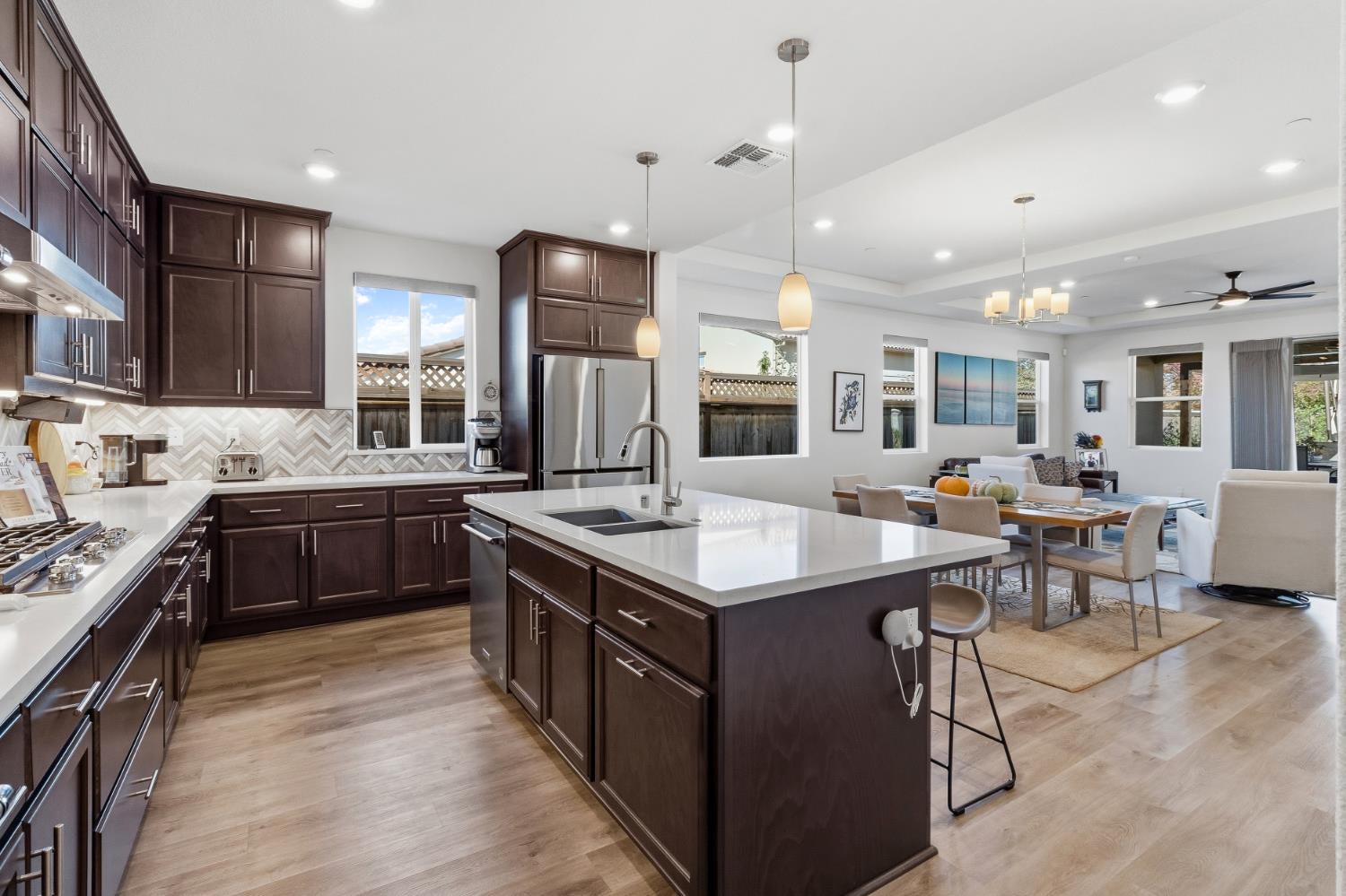 West Sacramento, California, 95605, United States, 3 Bedrooms Bedrooms, ,4 BathroomsBathrooms,Residential,Active,2008265