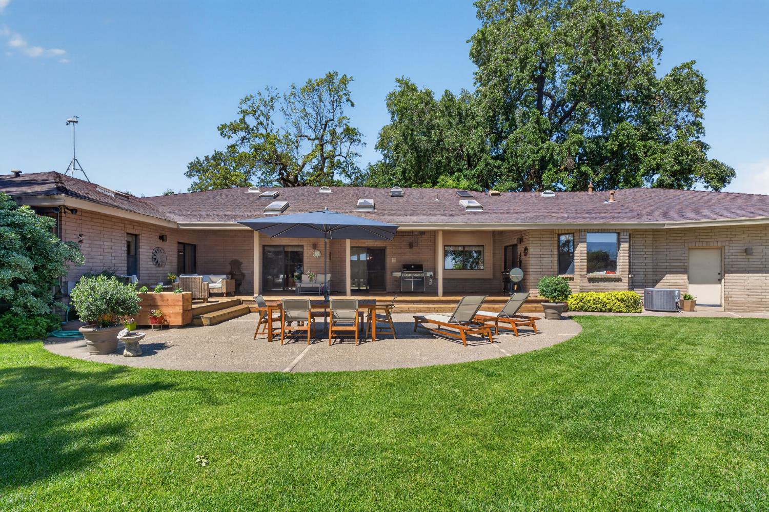 Woodland, California, 95776, United States, 5 Bedrooms Bedrooms, ,3 BathroomsBathrooms,Residential,Pending,2045625
