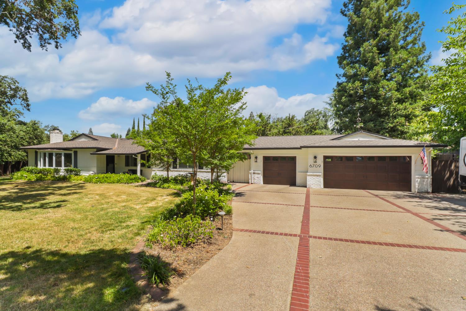 Carmichael, California, 95608, United States, 4 Bedrooms Bedrooms, ,3 BathroomsBathrooms,Residential,Active,1904149