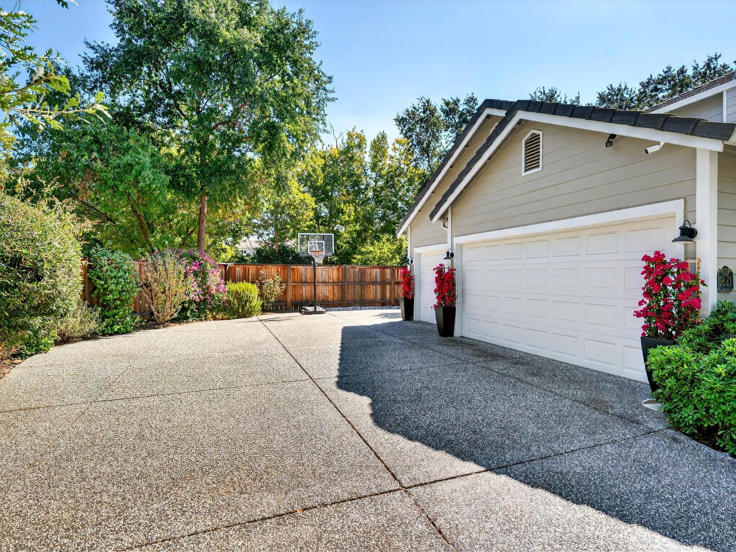 Davis, California, 95618, United States, 5 Bedrooms Bedrooms, ,3 BathroomsBathrooms,Residential,Active,1929454