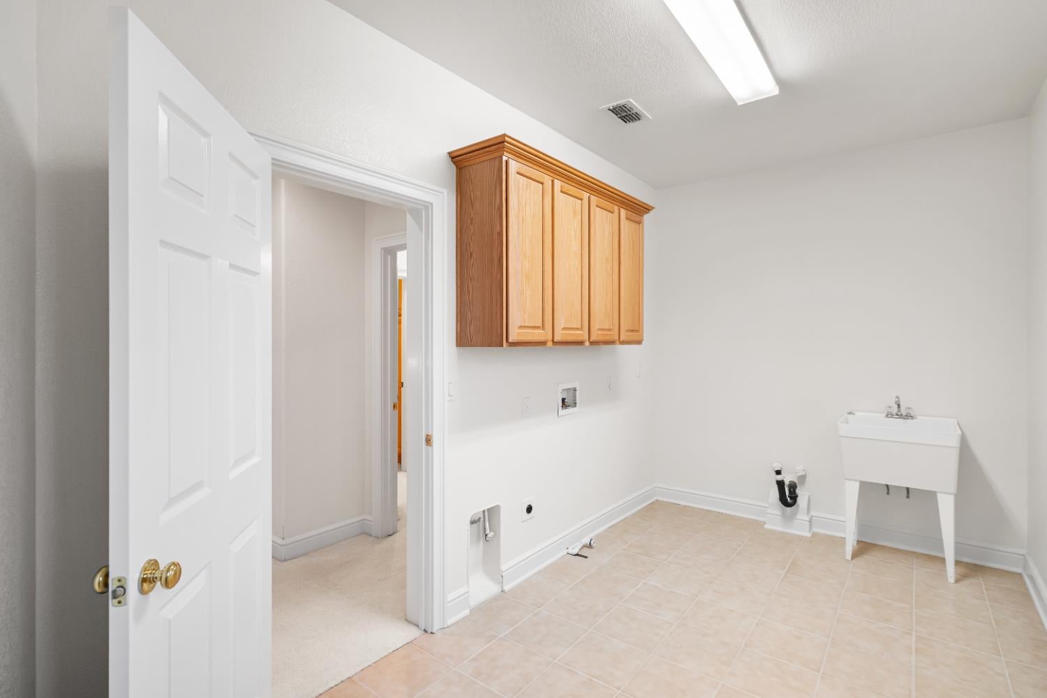 Roseville, California, 95661, United States, 5 Bedrooms Bedrooms, ,4 BathroomsBathrooms,Residential,Active,2006825