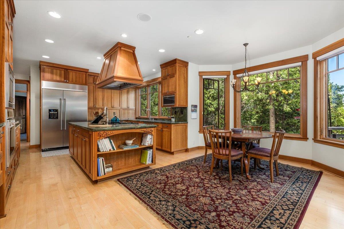 Nevada City, California, 95959, United States, 3 Bedrooms Bedrooms, ,4 BathroomsBathrooms,Residential,Active,1886804