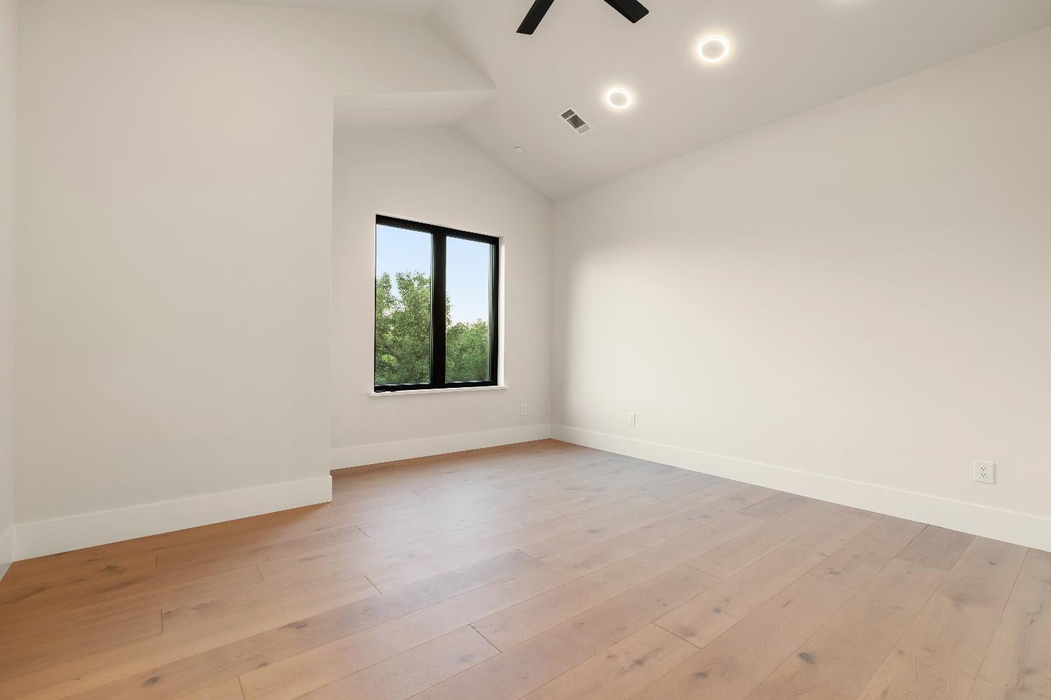 Newcastle, California, 95658, United States, 5 Bedrooms Bedrooms, ,5 BathroomsBathrooms,Residential,Active,1989749