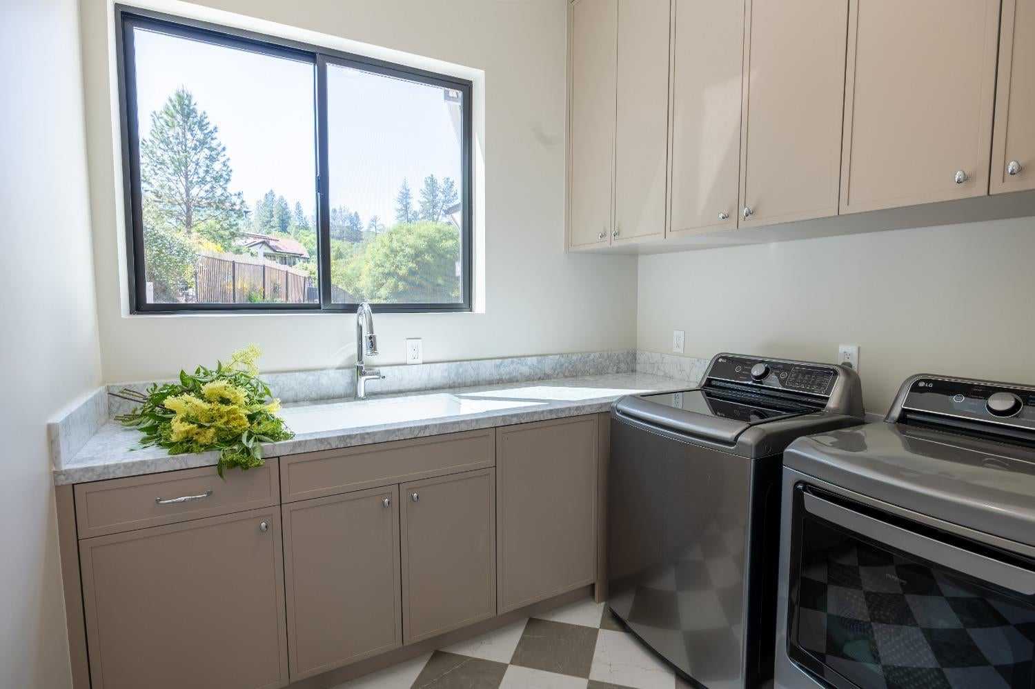 Auburn, California, 95603, United States, 4 Bedrooms Bedrooms, ,4 BathroomsBathrooms,Residential,Active,2017471