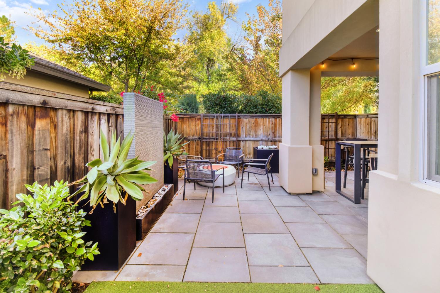 Sacramento, California, 95825, United States, 4 Bedrooms Bedrooms, ,4 BathroomsBathrooms,Residential,Active,1996302