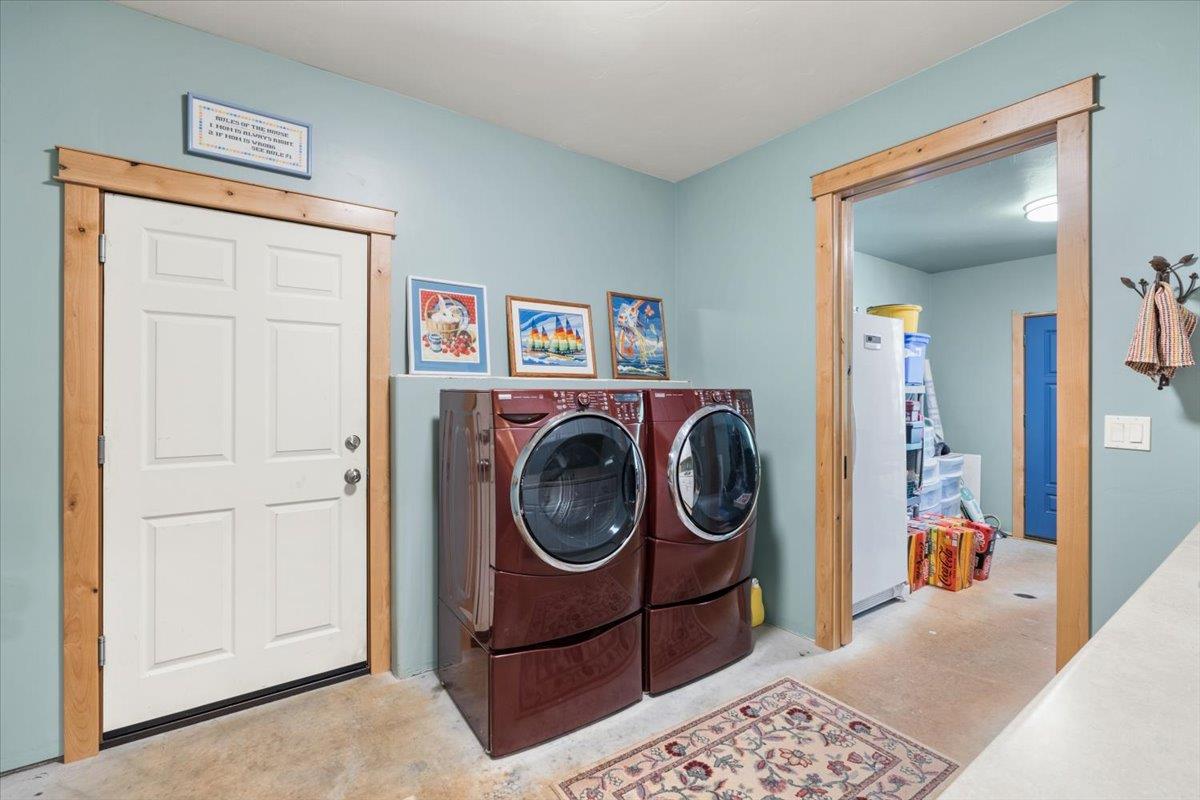 Nevada City, California, 95959, United States, 3 Bedrooms Bedrooms, ,4 BathroomsBathrooms,Residential,Active,1893237