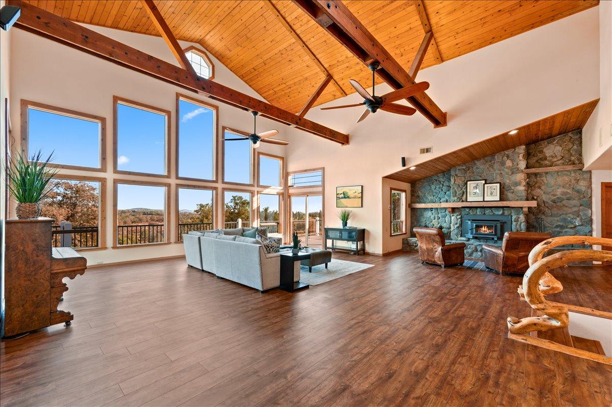 Penn Valley, California, 95946, United States, 4 Bedrooms Bedrooms, ,5 BathroomsBathrooms,Residential,Active,1941359