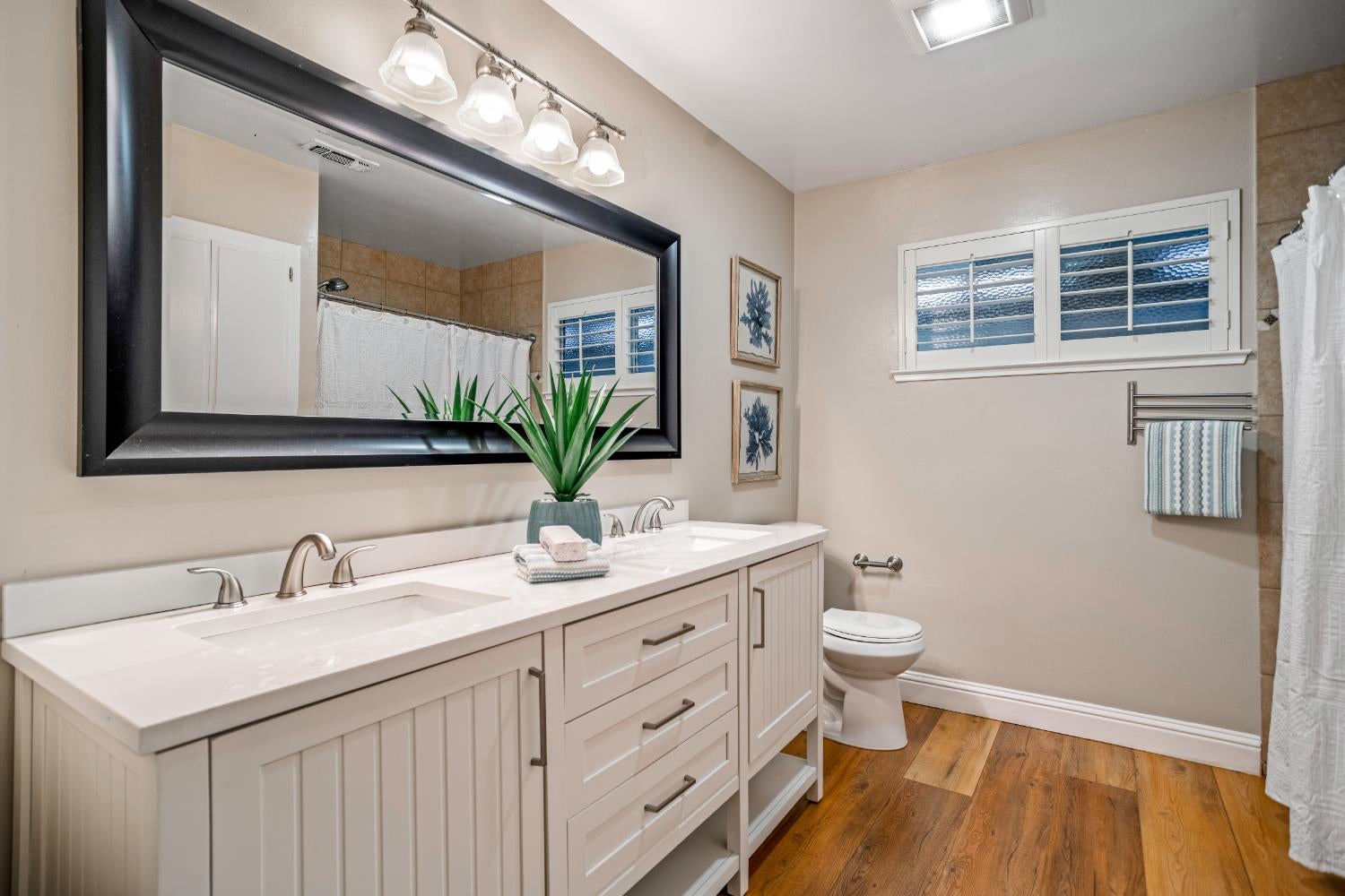 Sacramento, California, 95864, United States, 5 Bedrooms Bedrooms, ,3 BathroomsBathrooms,Residential,Active,1946308