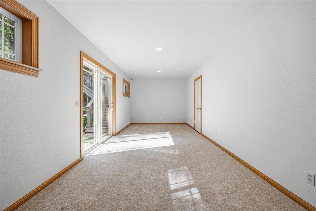 Nevada City, California, 95959, United States, 3 Bedrooms Bedrooms, ,3 BathroomsBathrooms,Residential,Active,2043425