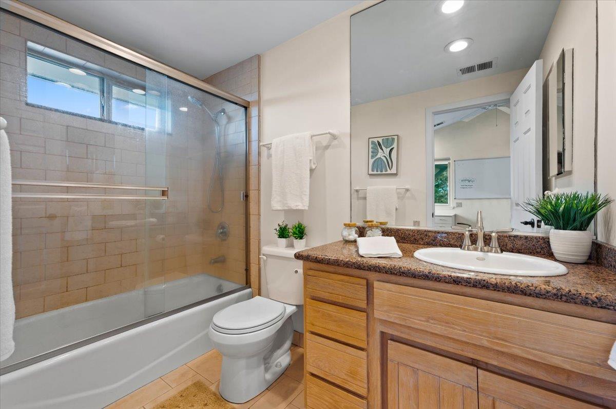 Penn Valley, California, 95946, United States, 4 Bedrooms Bedrooms, ,5 BathroomsBathrooms,Residential,Active,1941359
