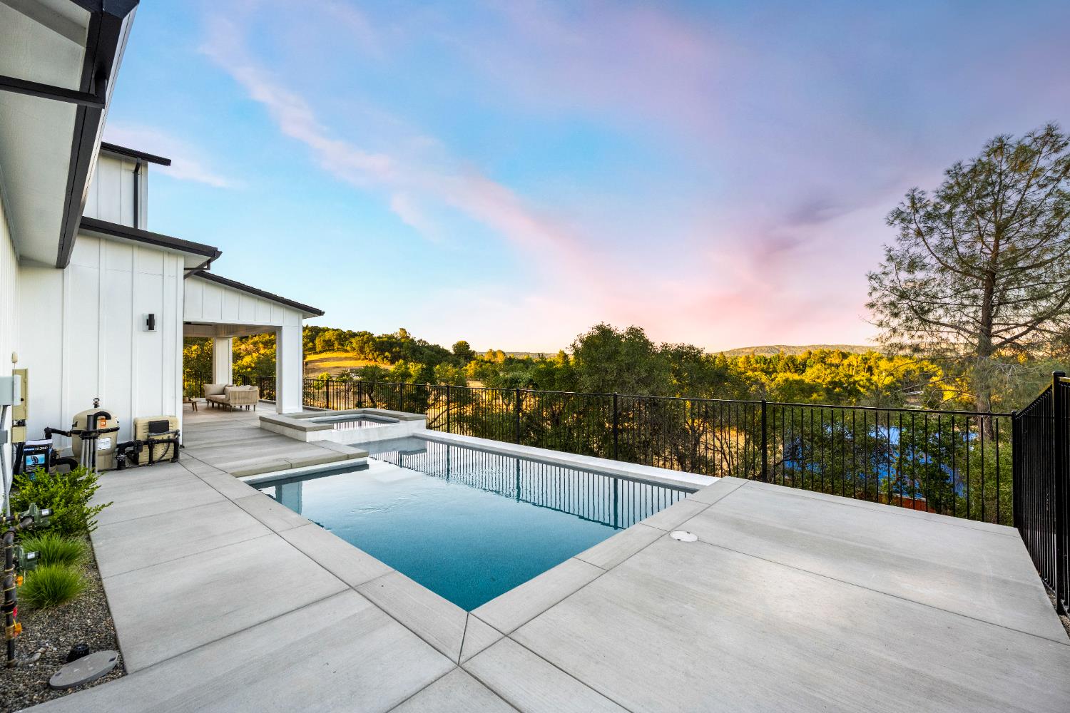 Loomis, California, 95650, United States, 5 Bedrooms Bedrooms, ,4 BathroomsBathrooms,Residential,Active,1959535