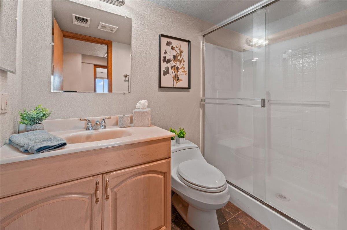 Penn Valley, California, 95946, United States, 4 Bedrooms Bedrooms, ,5 BathroomsBathrooms,Residential,Active,1941359