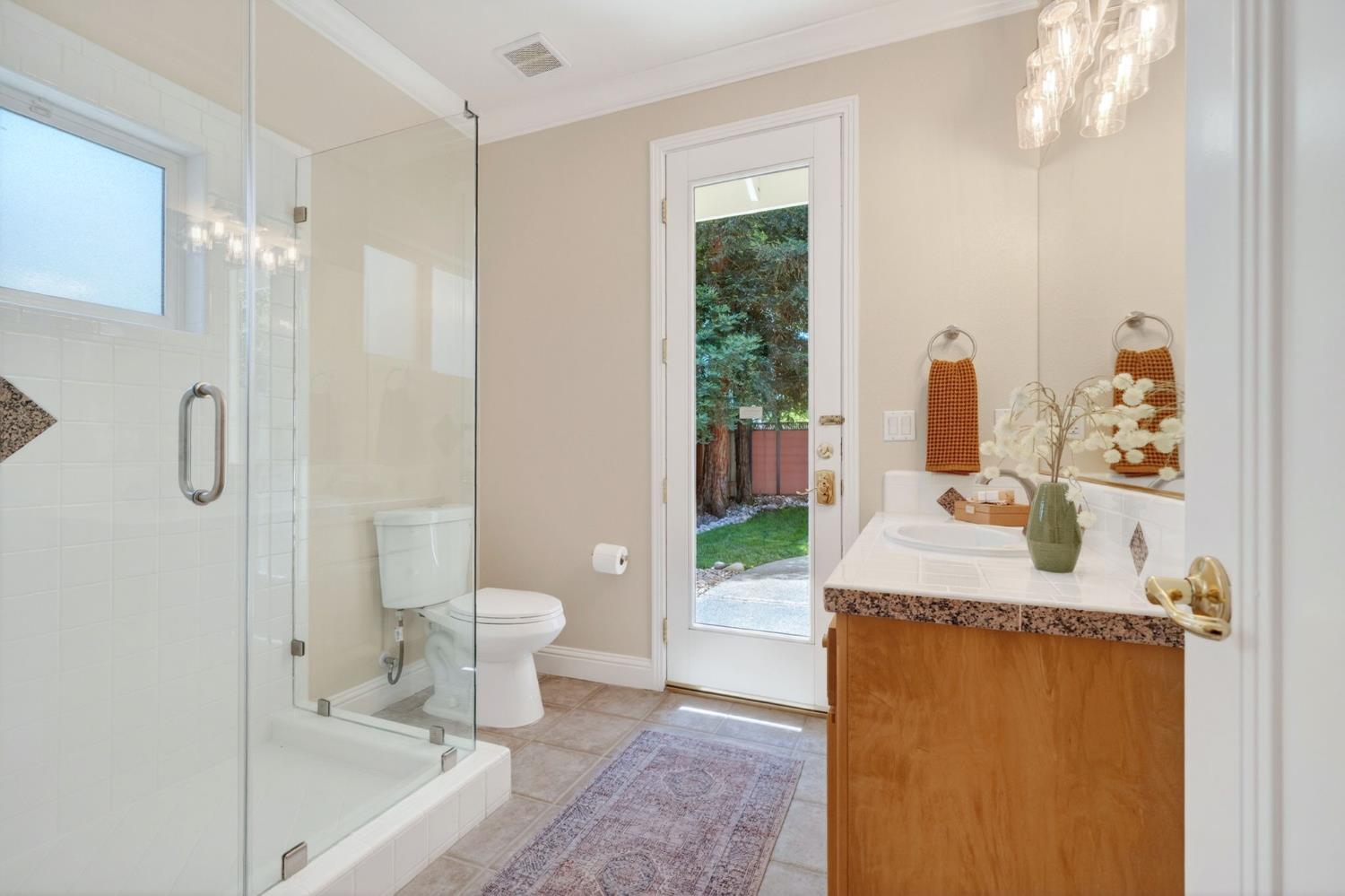 Davis, California, 95618, United States, 4 Bedrooms Bedrooms, ,3 BathroomsBathrooms,Residential,Pending,2045806
