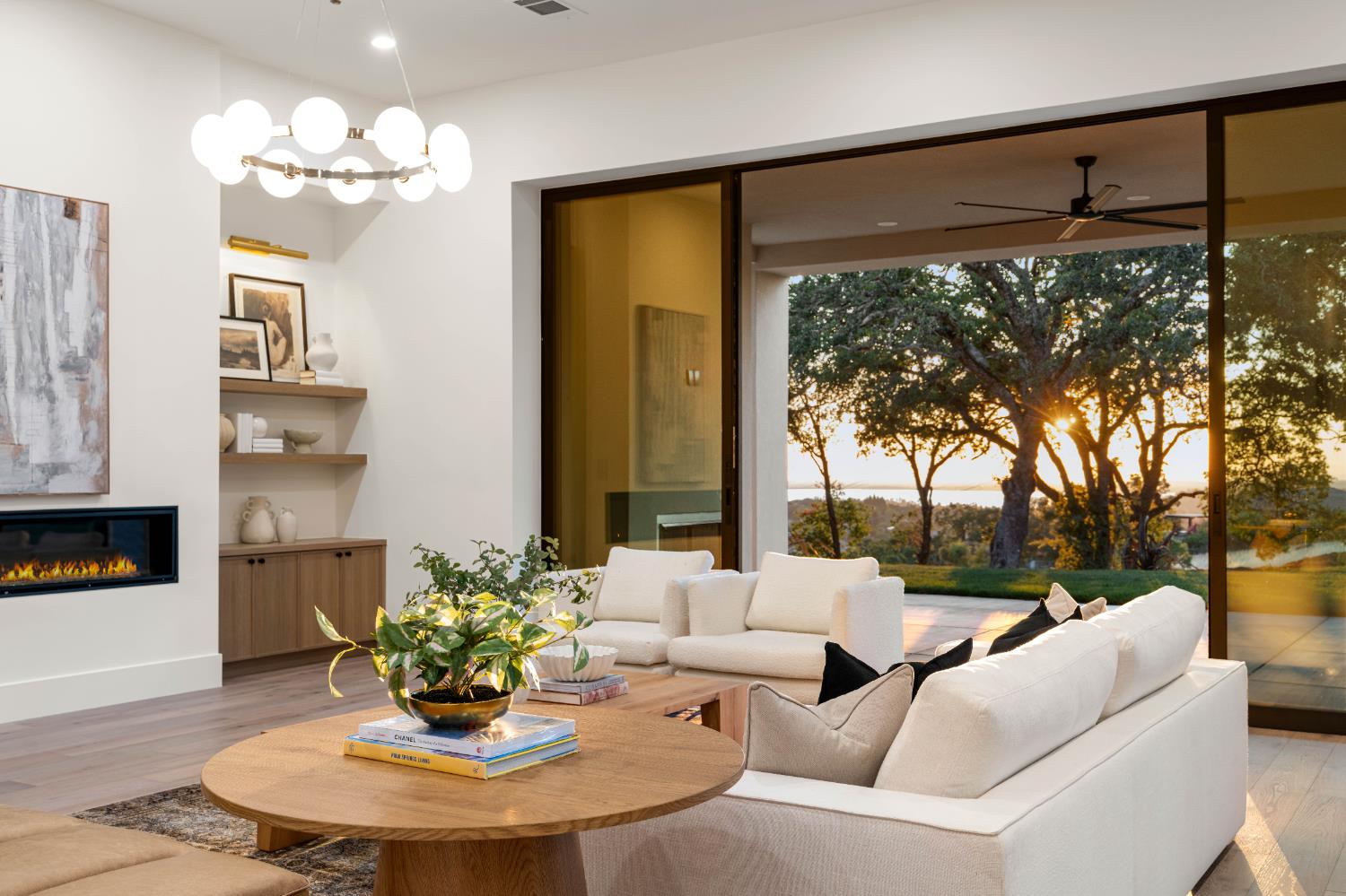 El Dorado Hills, California, 95762, United States, 5 Bedrooms Bedrooms, ,5 BathroomsBathrooms,Residential,Active,1943836