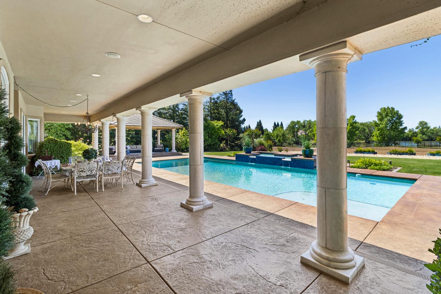 Sacramento, California, 95830, United States, 4 Bedrooms Bedrooms, ,4 BathroomsBathrooms,Residential,Active,2045041