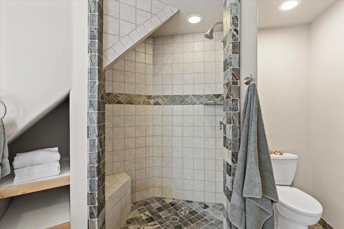 Nevada City, California, 95959, United States, 3 Bedrooms Bedrooms, ,4 BathroomsBathrooms,Residential,Active,1893237