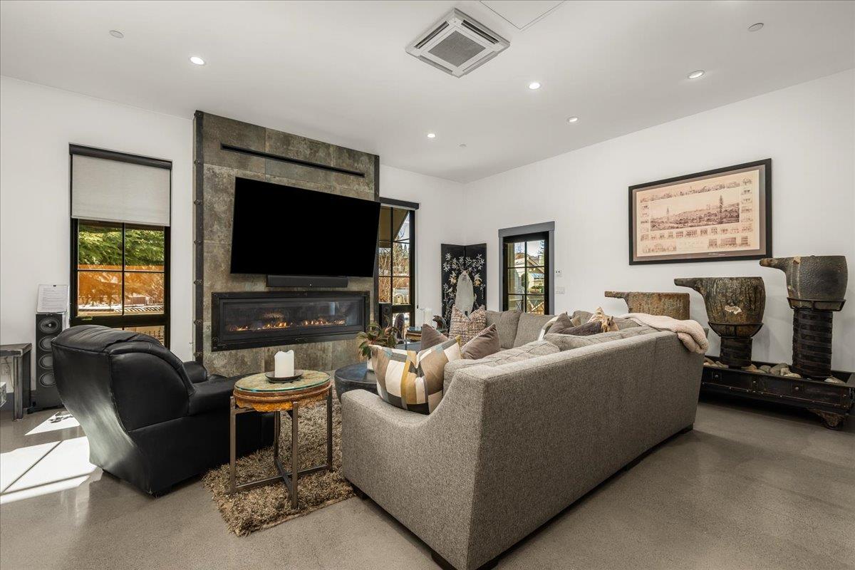 Nevada City, California, 95959, United States, 7 Bedrooms Bedrooms, ,5 BathroomsBathrooms,Residential,Active,2011864