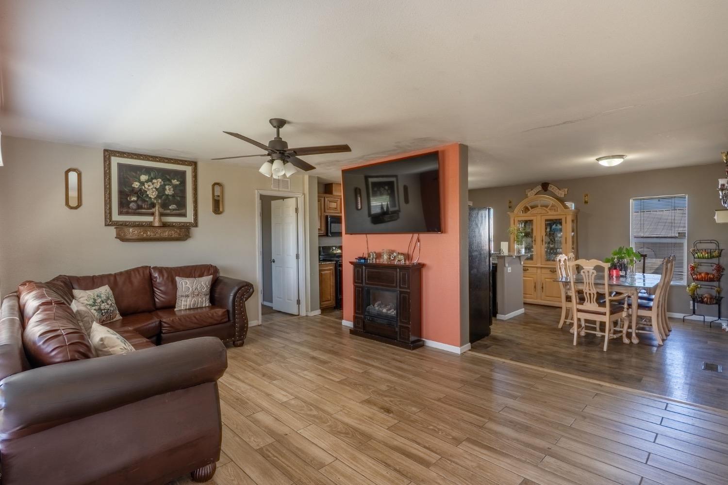 Ripon, California, 95366, United States, 3 Bedrooms Bedrooms, ,2 BathroomsBathrooms,Residential,Active,1808142