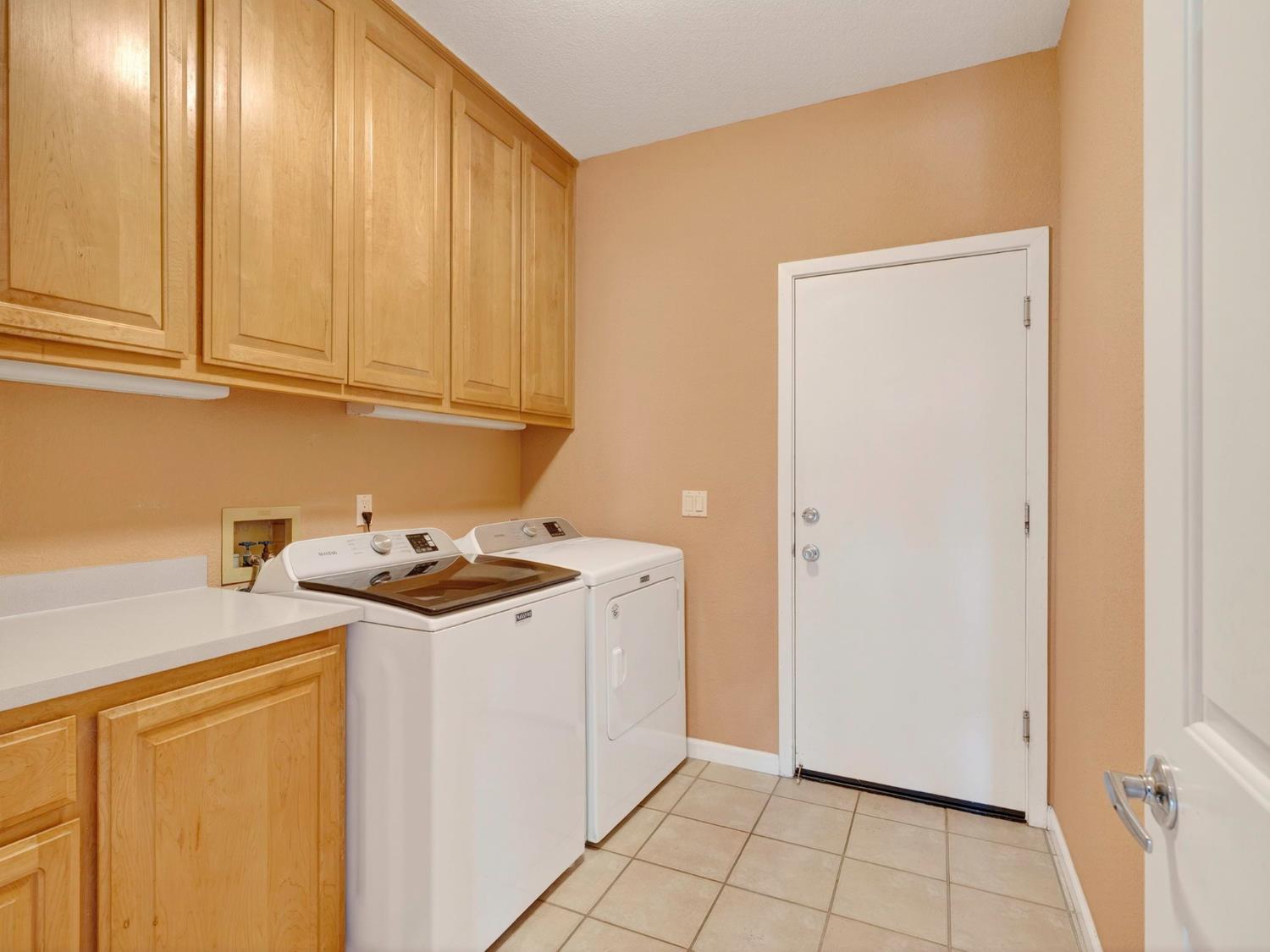 Davis, California, 95616, United States, 4 Bedrooms Bedrooms, ,3 BathroomsBathrooms,Residential,Active,1968416