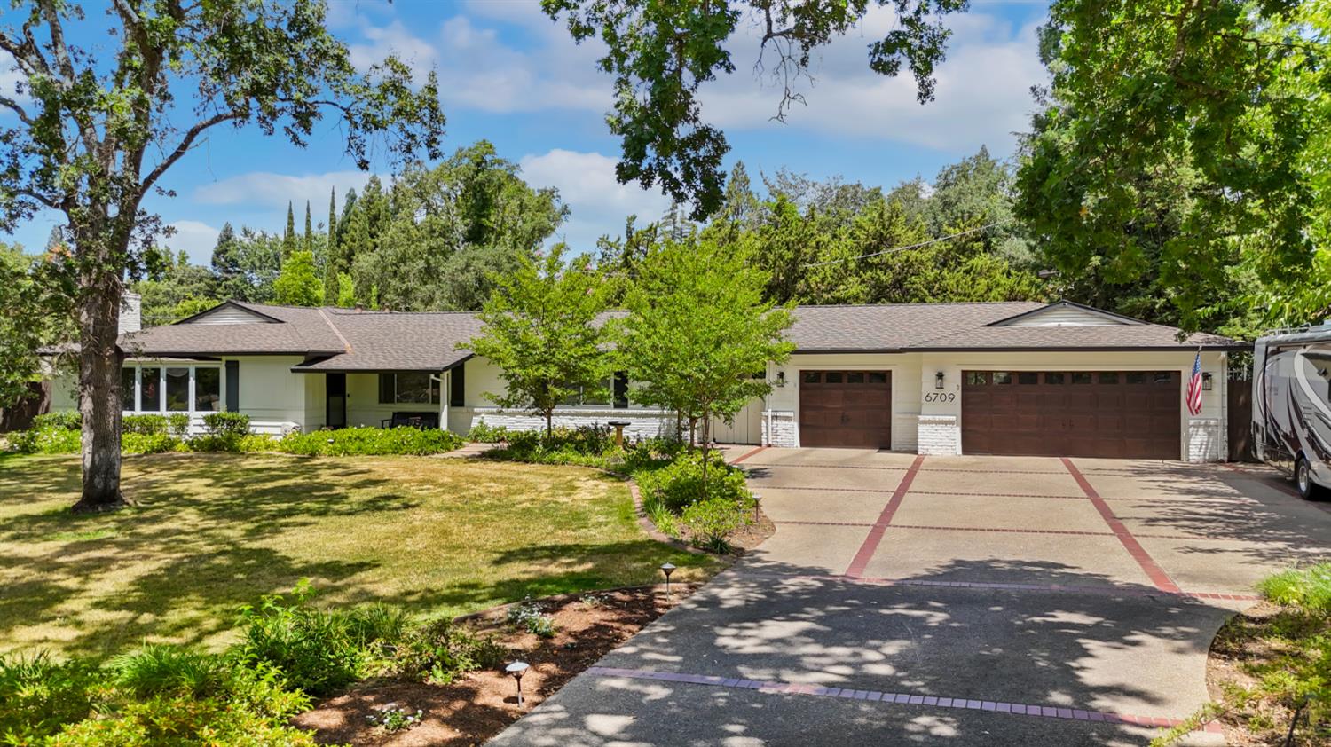 Carmichael, California, 95608, United States, 4 Bedrooms Bedrooms, ,3 BathroomsBathrooms,Residential,Active,1904149