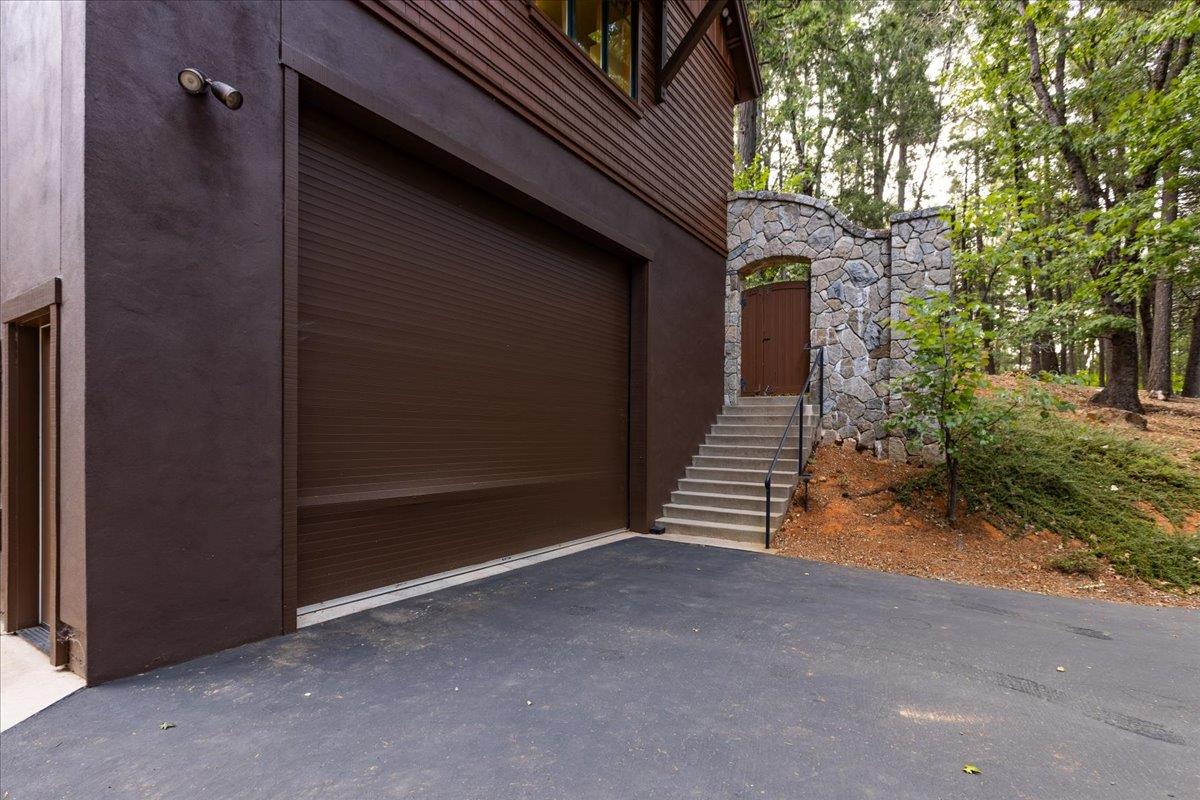 Nevada City, California, 95959, United States, 3 Bedrooms Bedrooms, ,4 BathroomsBathrooms,Residential,Active,1886804