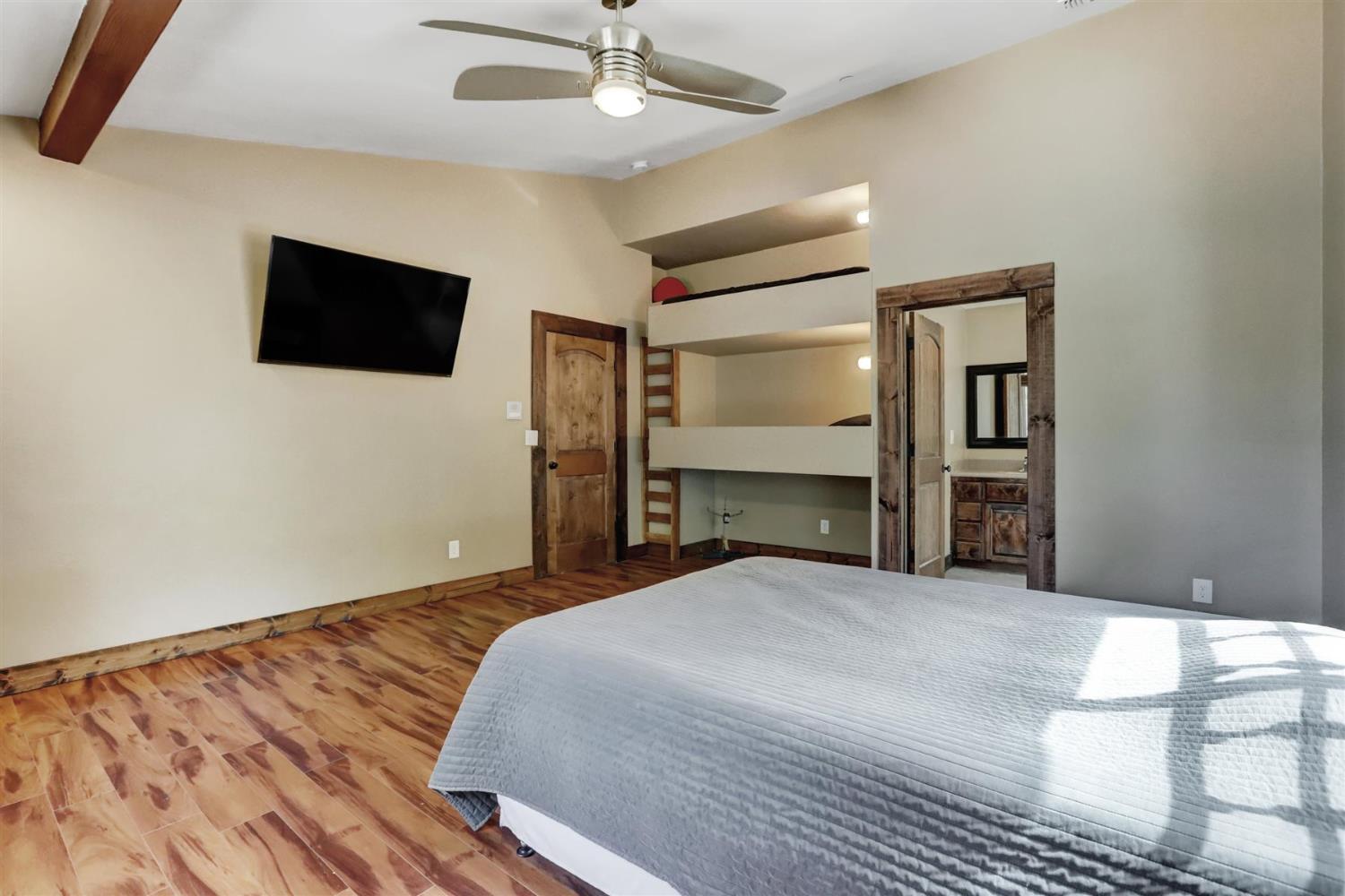 Grass Valley, California, 95949, United States, 4 Bedrooms Bedrooms, ,5 BathroomsBathrooms,Residential,Active,1941342