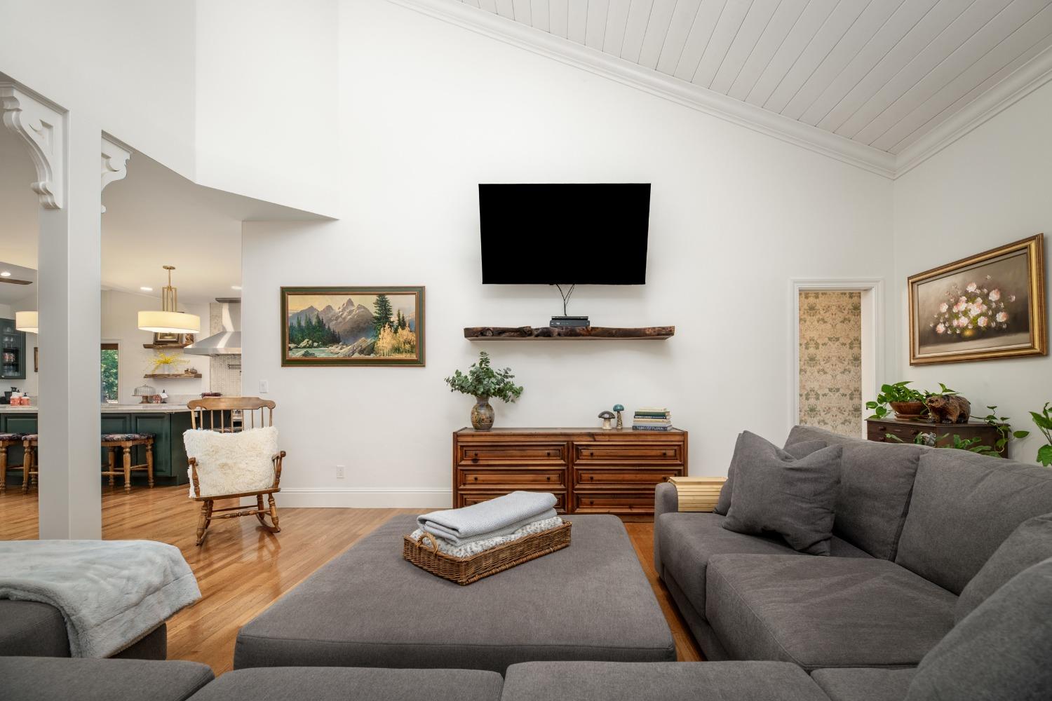 Nevada City, California, 95959, United States, 4 Bedrooms Bedrooms, ,5 BathroomsBathrooms,Residential,Active,1808164