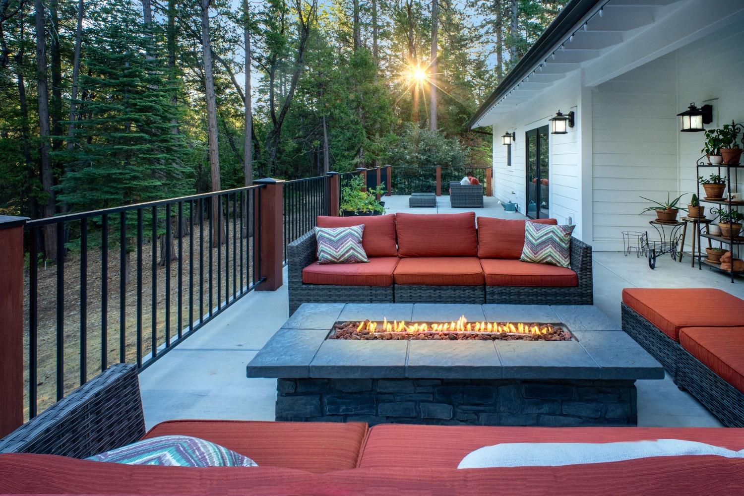 Nevada City, California, 95959, United States, 4 Bedrooms Bedrooms, ,5 BathroomsBathrooms,Residential,Active,1808164