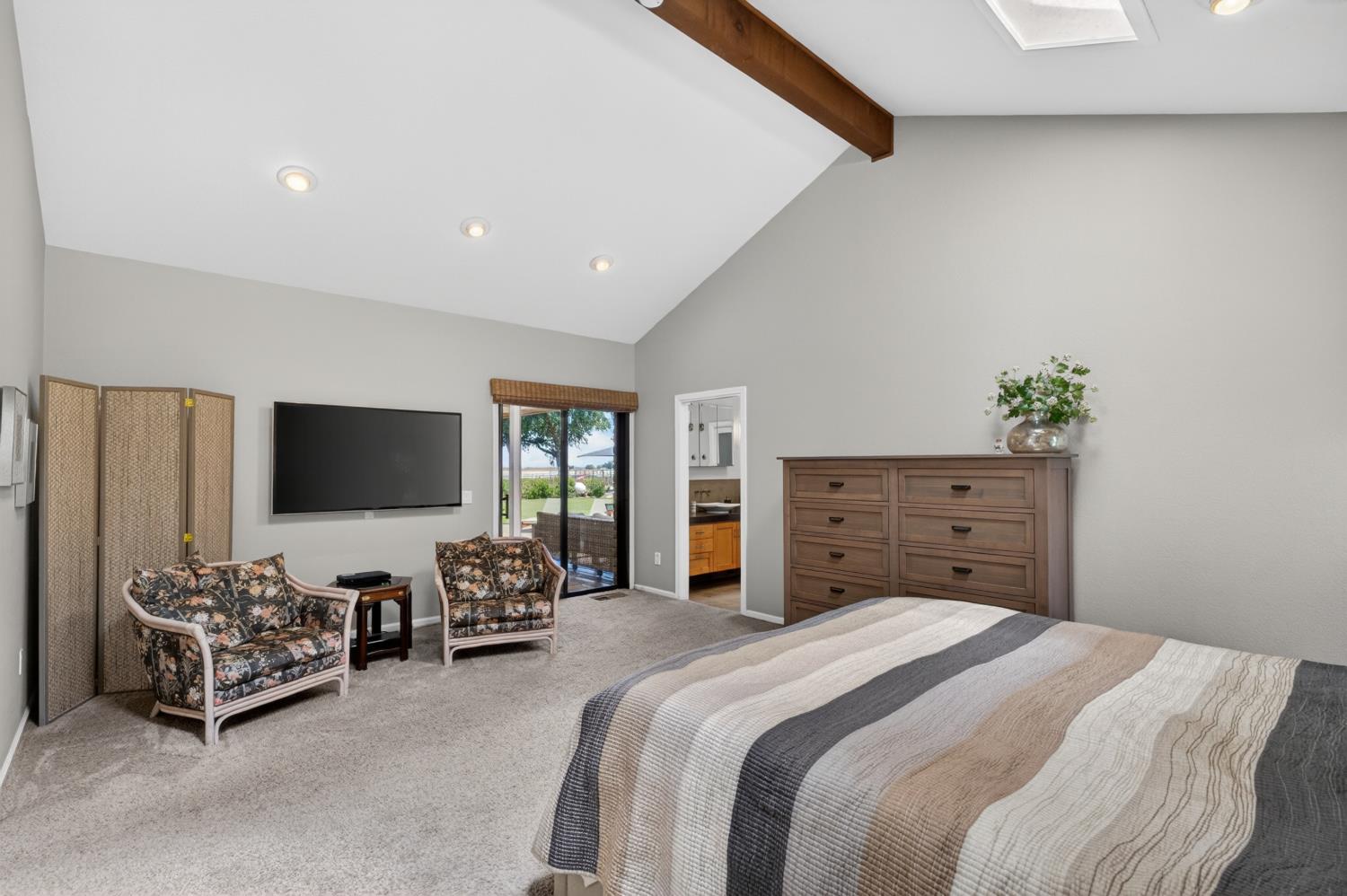 Woodland, California, 95776, United States, 5 Bedrooms Bedrooms, ,3 BathroomsBathrooms,Residential,Pending,2045625