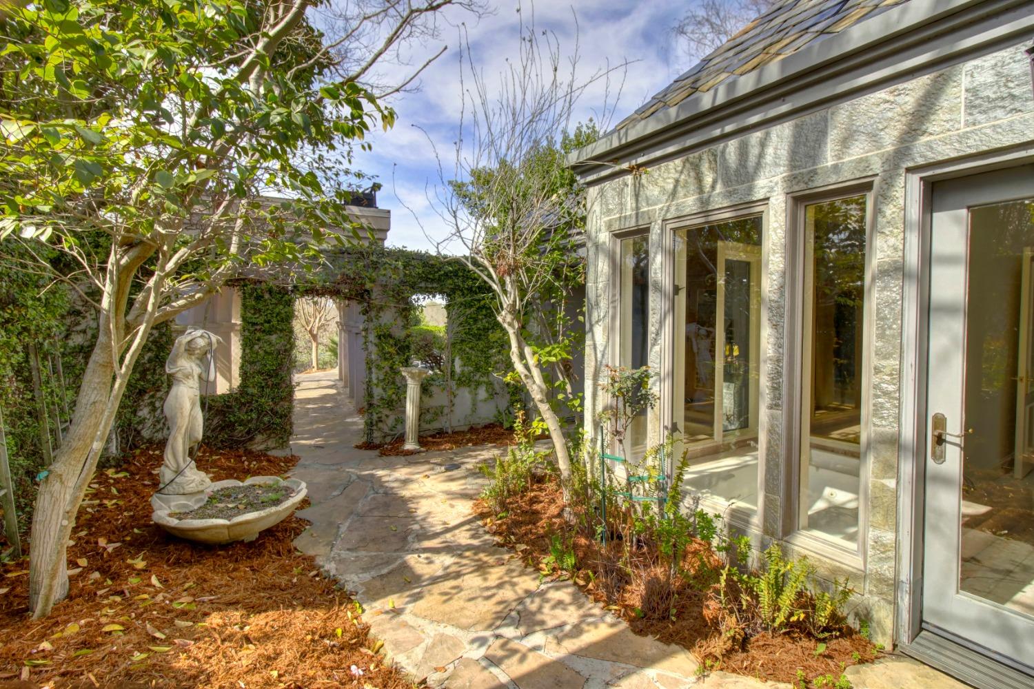 Sacramento, California, 95827, United States, 6 Bedrooms Bedrooms, ,7 BathroomsBathrooms,Residential,Active,1898041