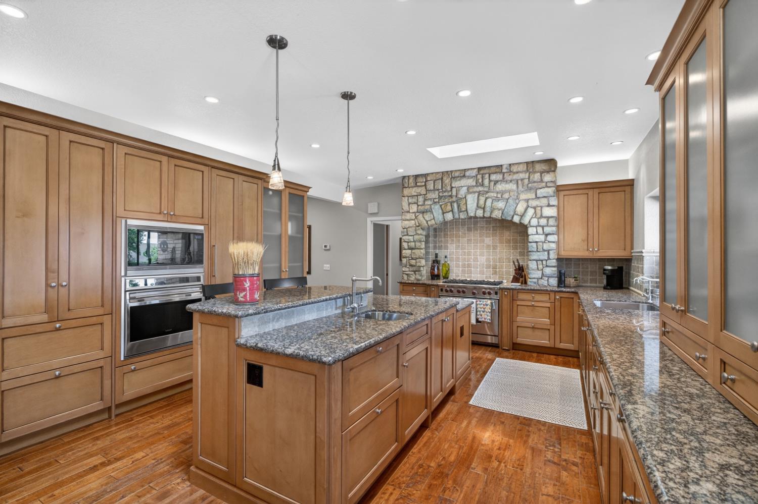 Woodland, California, 95776, United States, 5 Bedrooms Bedrooms, ,3 BathroomsBathrooms,Residential,Pending,2045625