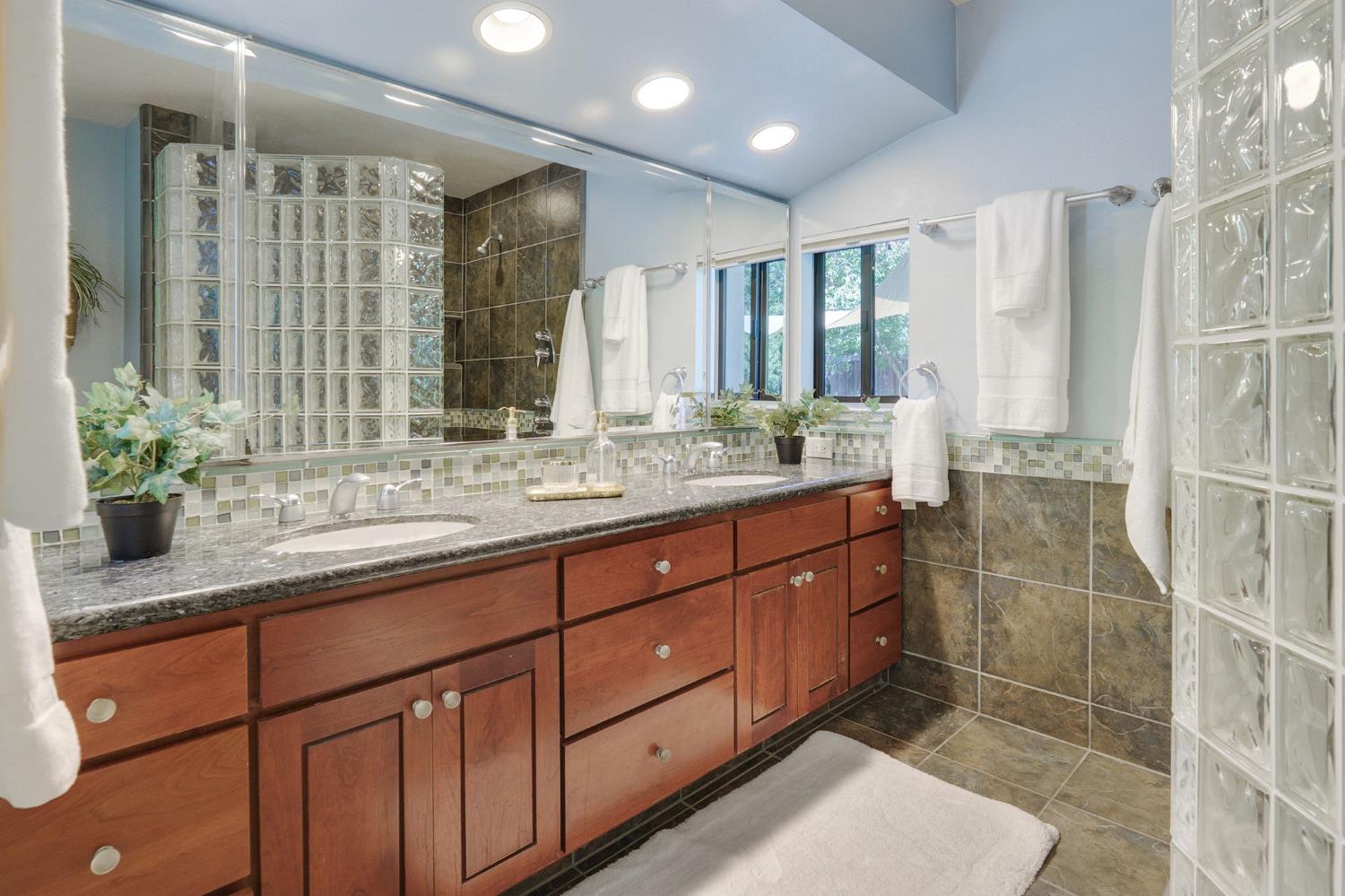 Davis, California, 95616, United States, 4 Bedrooms Bedrooms, ,4 BathroomsBathrooms,Residential,Active,1922349
