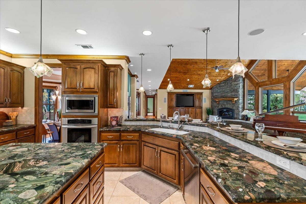 Ripon, California, 95366, United States, 3 Bedrooms Bedrooms, ,5 BathroomsBathrooms,Residential,Active,1808206