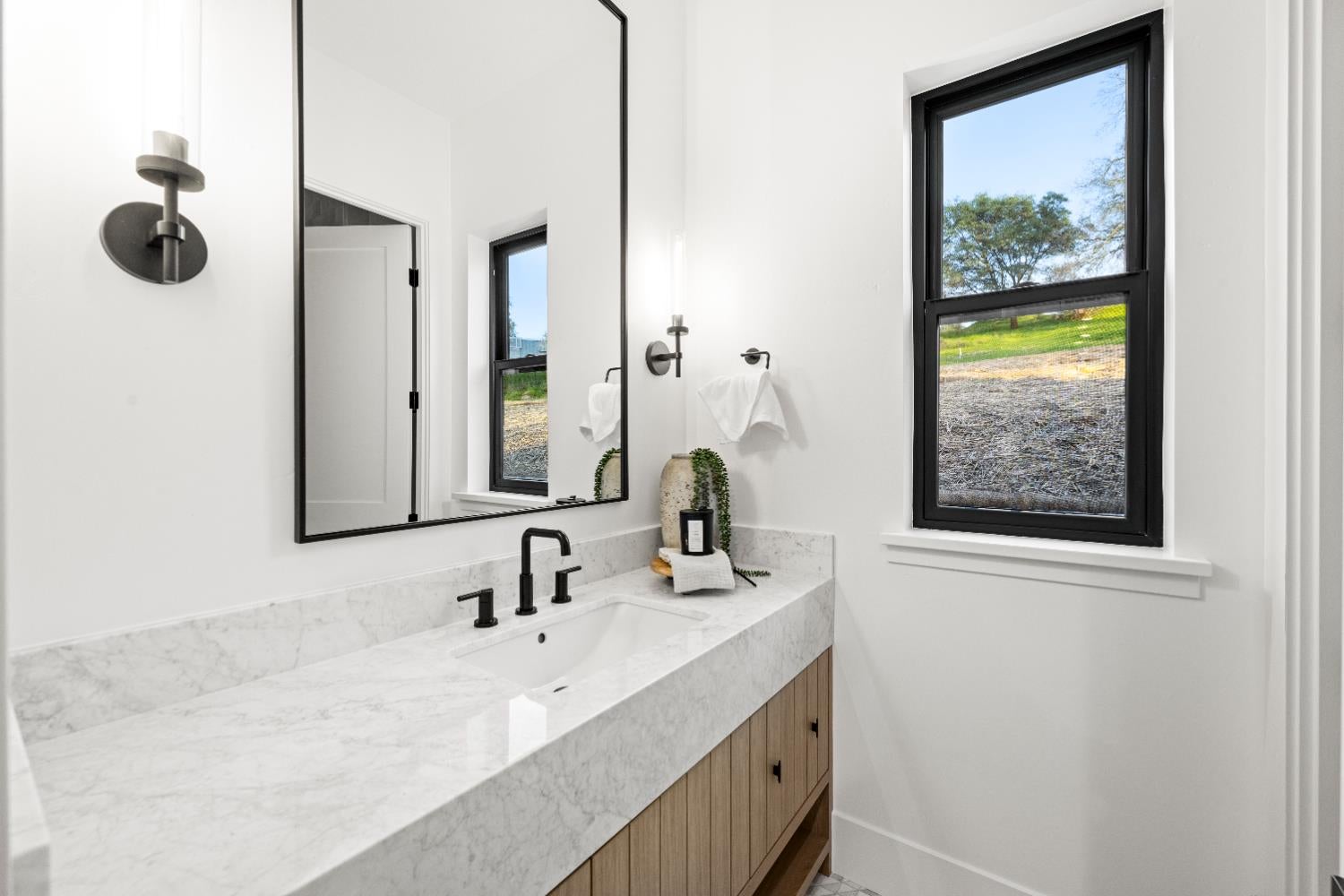 Newcastle, California, 95658, United States, 5 Bedrooms Bedrooms, ,4 BathroomsBathrooms,Residential,Active,2013165