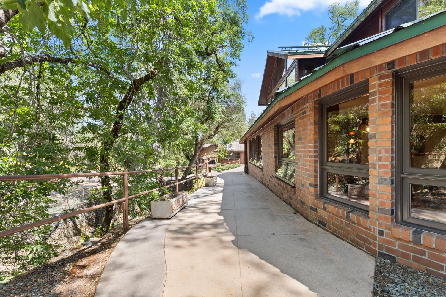 Sutter Creek, California, 95685, United States, 2 Bedrooms Bedrooms, ,4 BathroomsBathrooms,Residential,Active,2038151