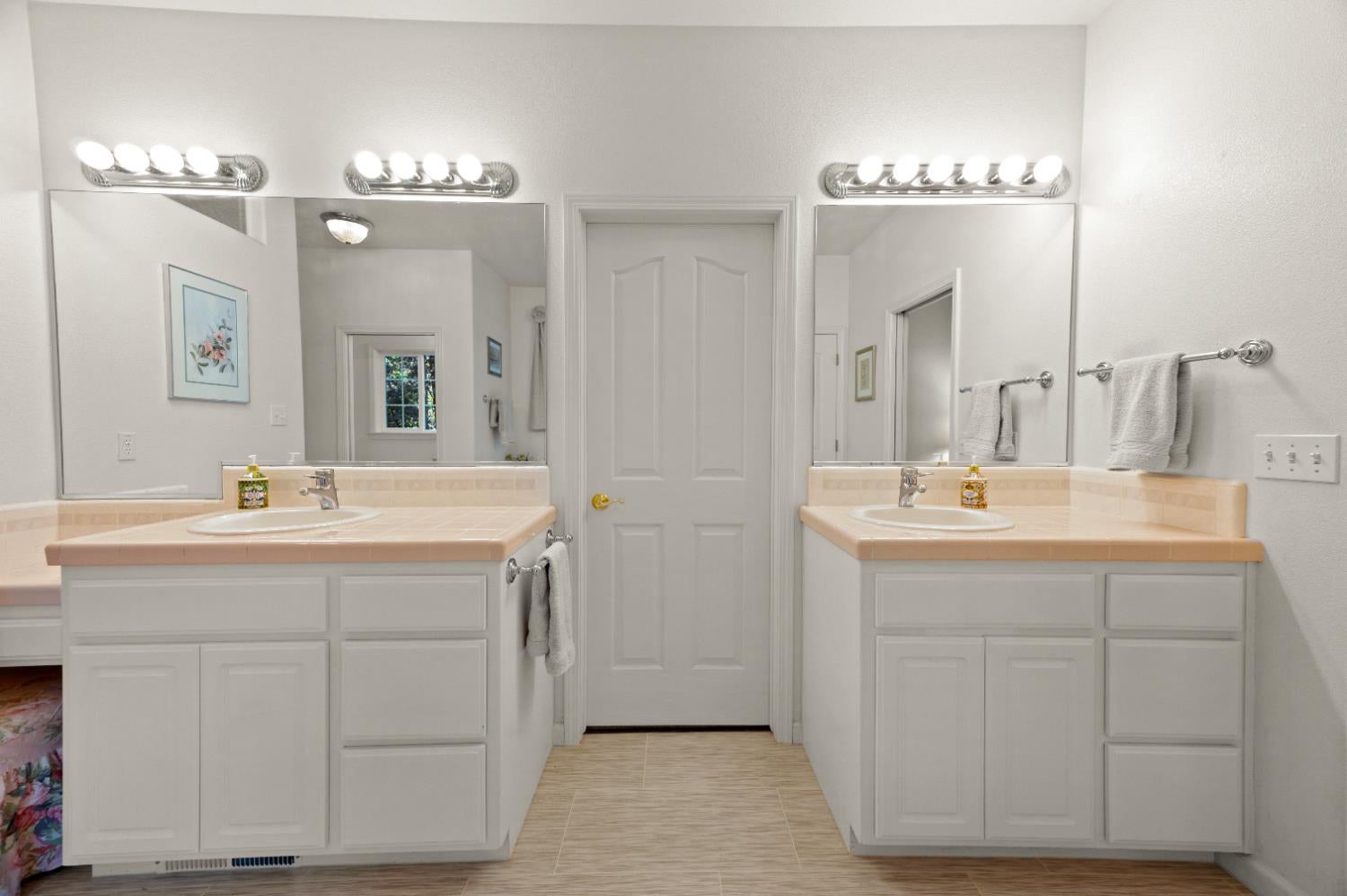 Nevada City, California, 95959, United States, 3 Bedrooms Bedrooms, ,4 BathroomsBathrooms,Residential,Active,1919052