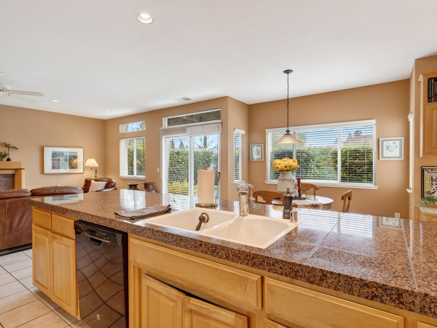 Davis, California, 95616, United States, 4 Bedrooms Bedrooms, ,3 BathroomsBathrooms,Residential,Active,2012895