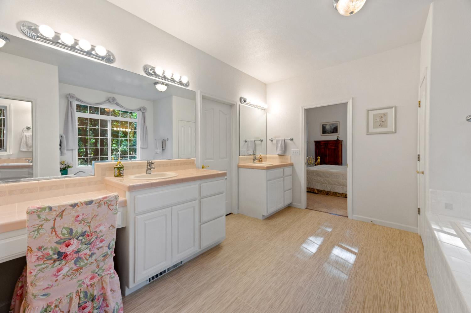 Nevada City, California, 95959, United States, 3 Bedrooms Bedrooms, ,4 BathroomsBathrooms,Residential,Active,1919052