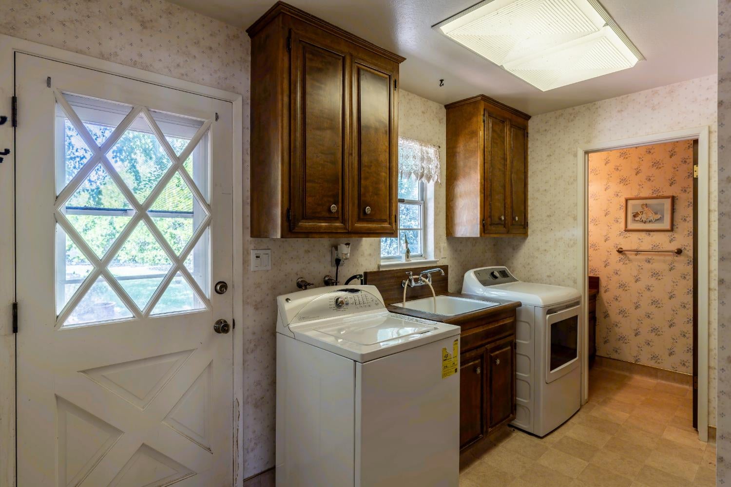Woodland, California, 95695, United States, 5 Bedrooms Bedrooms, ,5 BathroomsBathrooms,Residential,Active,1907974